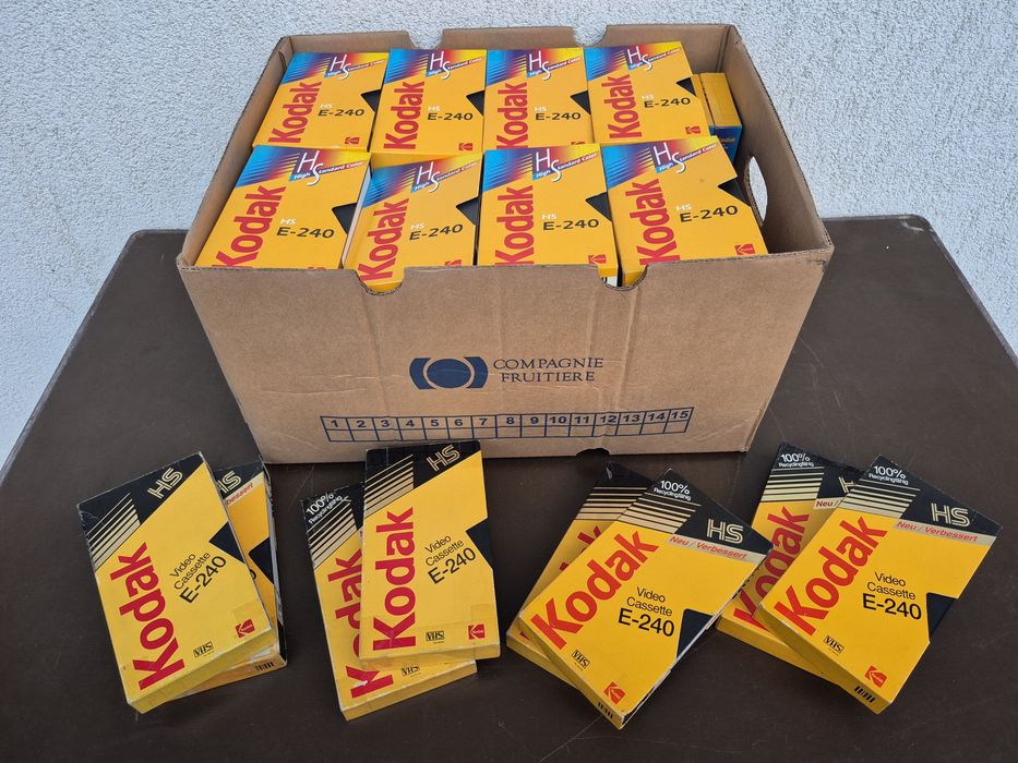 Vând 28 casete video VHS originale Kodak colecție filme mixte