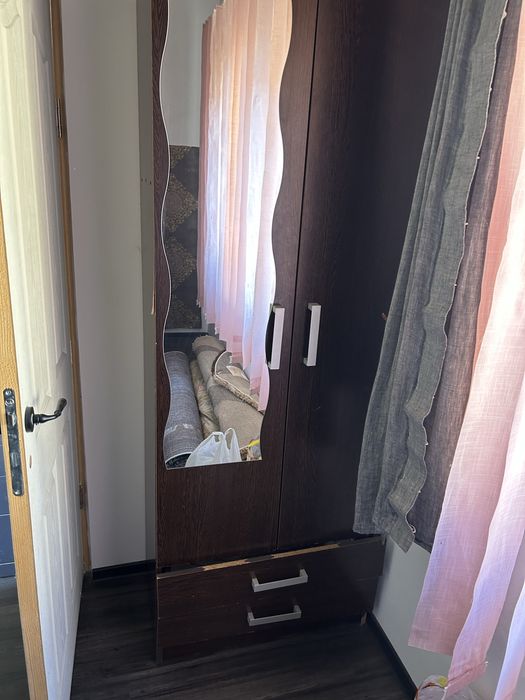 Dulap pt haine cu rafturi si umerase si doua sertare