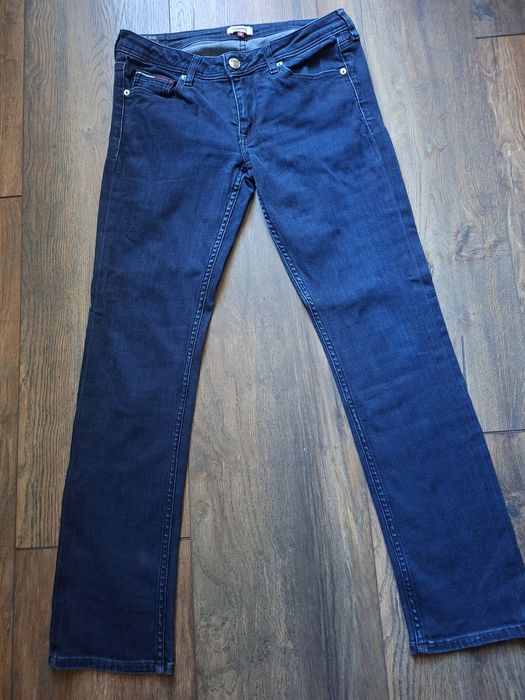 Продавам дамски дънки Tommy Hilfiger