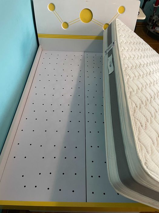 Комплект мебели - бюро, гардероб, легло с матрак 120 см, нощно шкафче