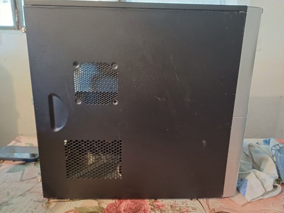 Продавам кутия за компютър Delux