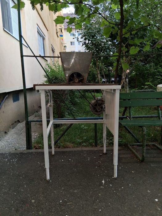 Vand zdrobitoare mere, pere electrica si manuala
