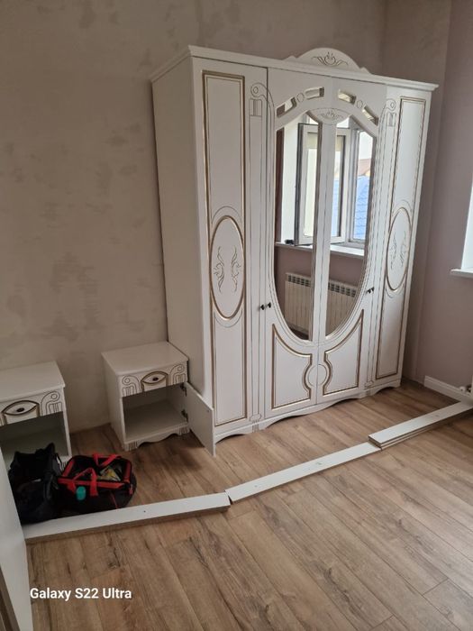 Спальный шкаф с тумбы