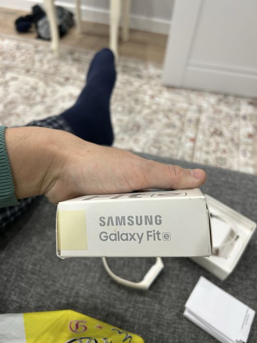 Смарт браслет Samsung Galaxy Fit e