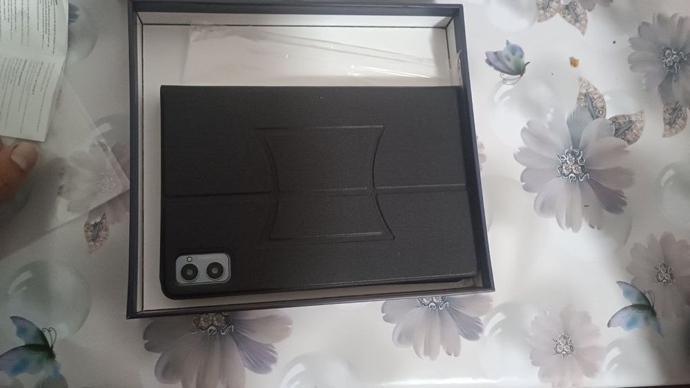 Planshet srochno sotiladi