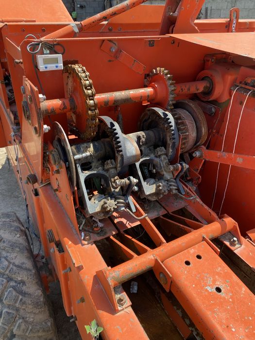 Трактор МТЗ 80 прессподборщик сипма.