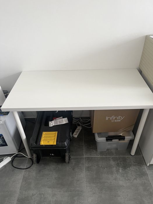 Стол IKEA. Офисный.