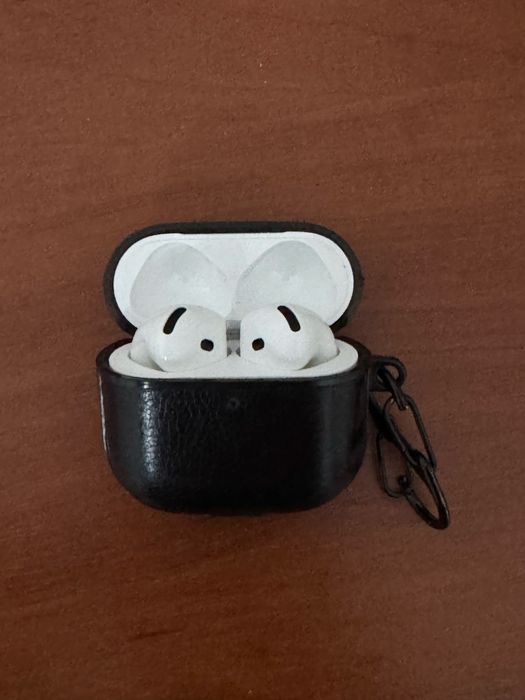 Продам airpods 4