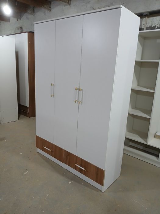 Detskiy kravat shkafla sehdan primoy