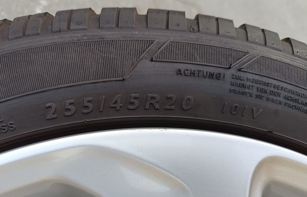 Оригинални джанти с гуми зимни 20 цола Audi Q5 SQ5 дот 2022г.