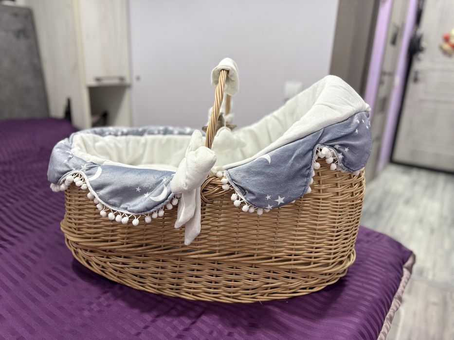 Продается плетенная люлька-корзинка.