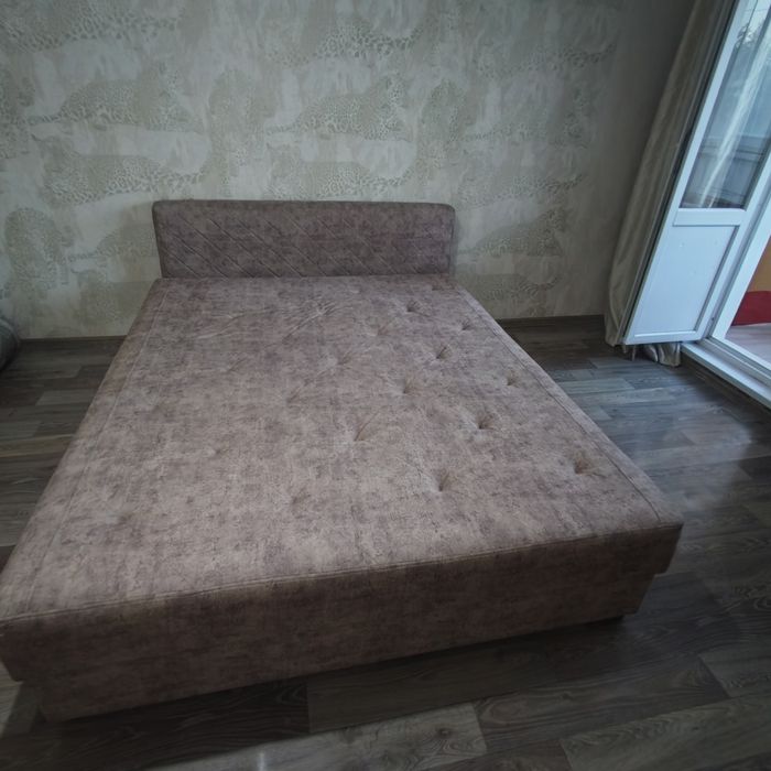 Продается двуспальная кровать.