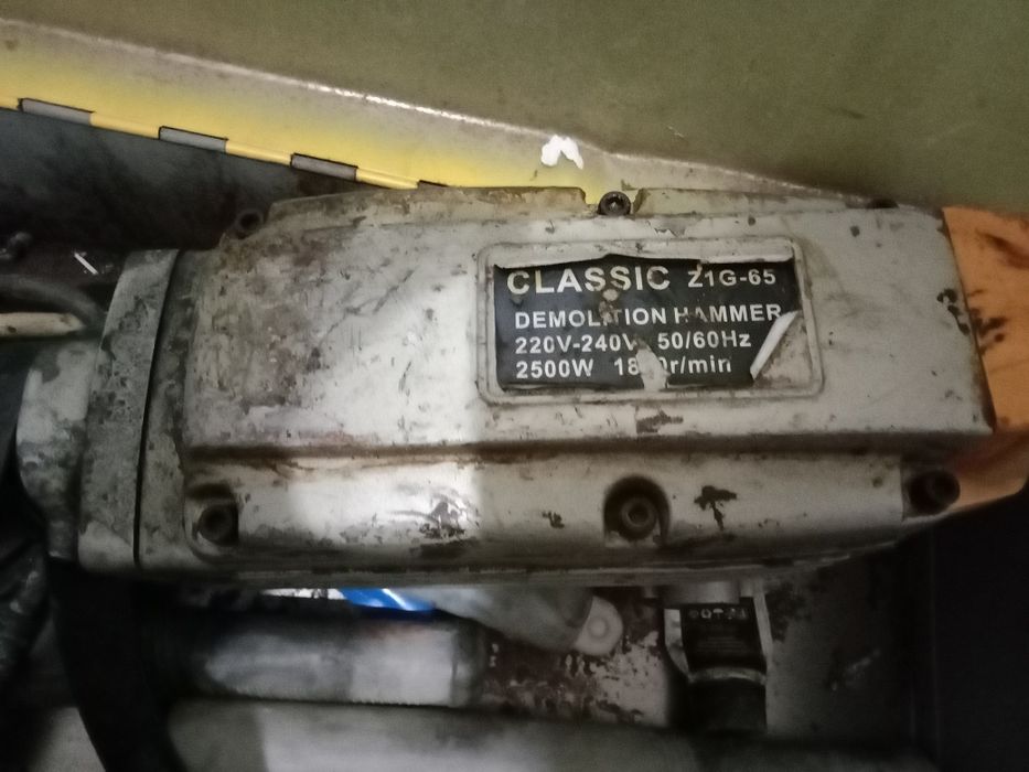 Отбойник молоток