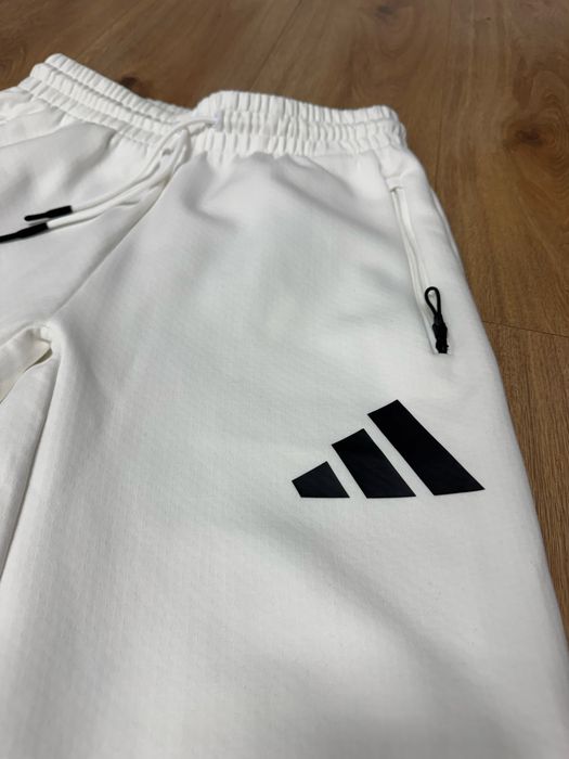 Pantaloni trening Adidas Z.N.E noi