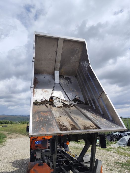 Camioneta basculabila Isuzu 2005