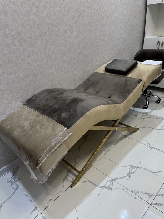 Полностью продается мебель для салона красоты.