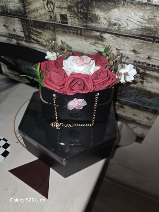 Cutie flori din spumă