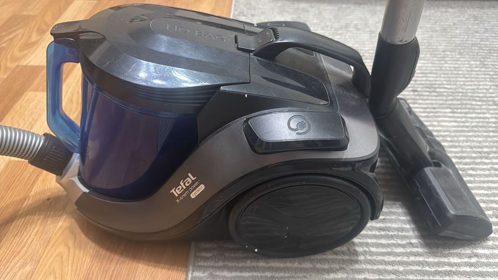 Пылесос TEFAL серого цвета