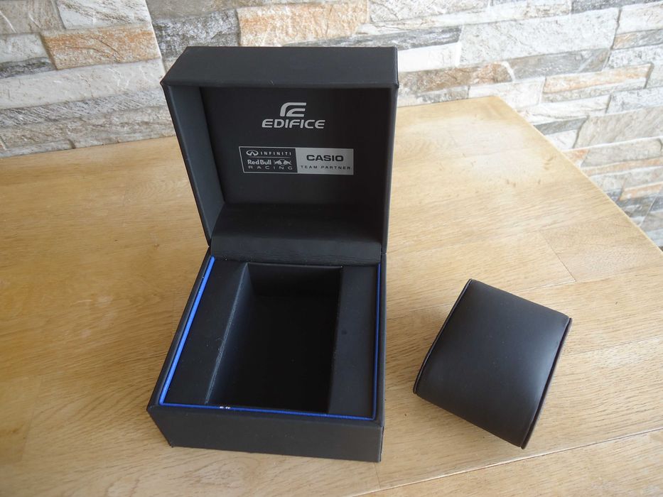 Cutie originala ceas Casio Edifice Infiniti RedBull Racing Edition!