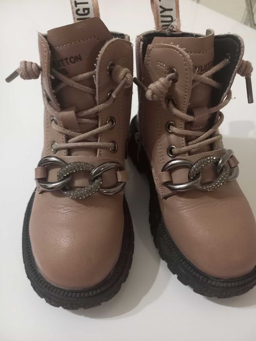 Продам детскую обувь