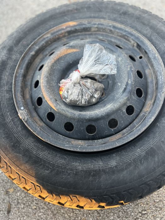 Гуми с джанти 215 70 16 дот 21 - от Рав 4