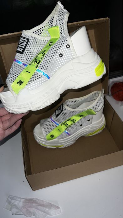 Продам летнюю обувь