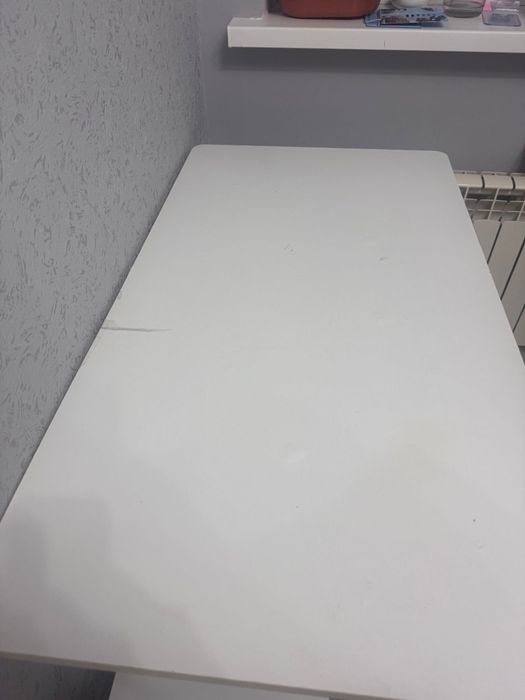 Продам стол с табулетками, стол письменный и комод