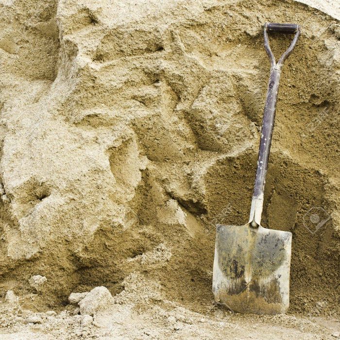 Vand si livrez nisip constructii 0-4 tencuiala sapa