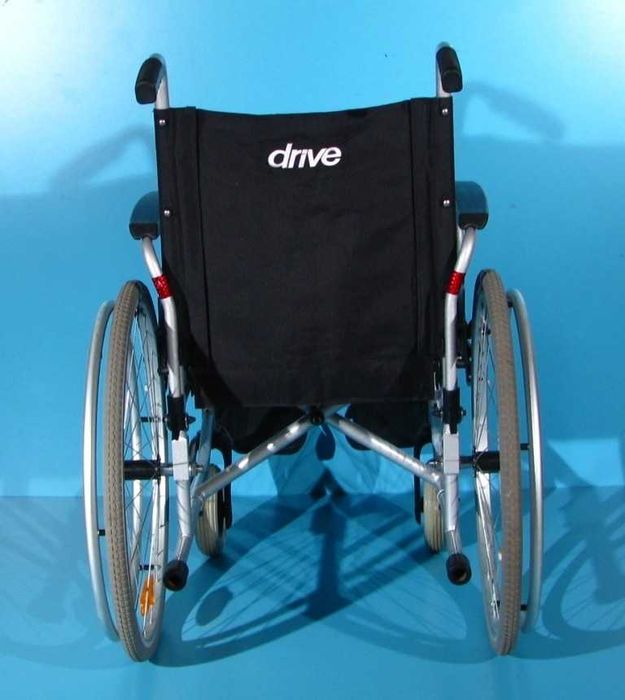 Scaun cu rotile handicap Drive - latime sezut 44 cm