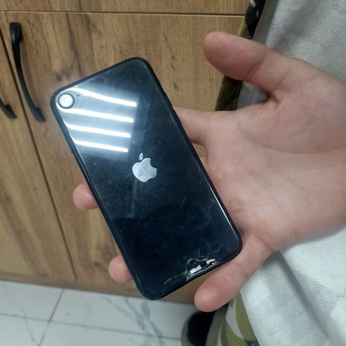 Iphone SE 2020 акб 100%