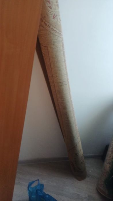 Продается зеленый б/у ковер