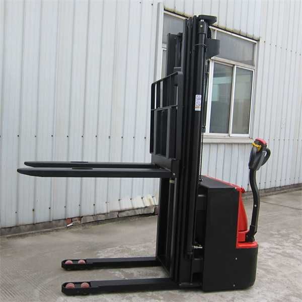 САМОХОДНЫЙ ЭЛЕКТРОШТАБЕЛЕР NIULI 1.5 тонны на высоту 3.5 метра