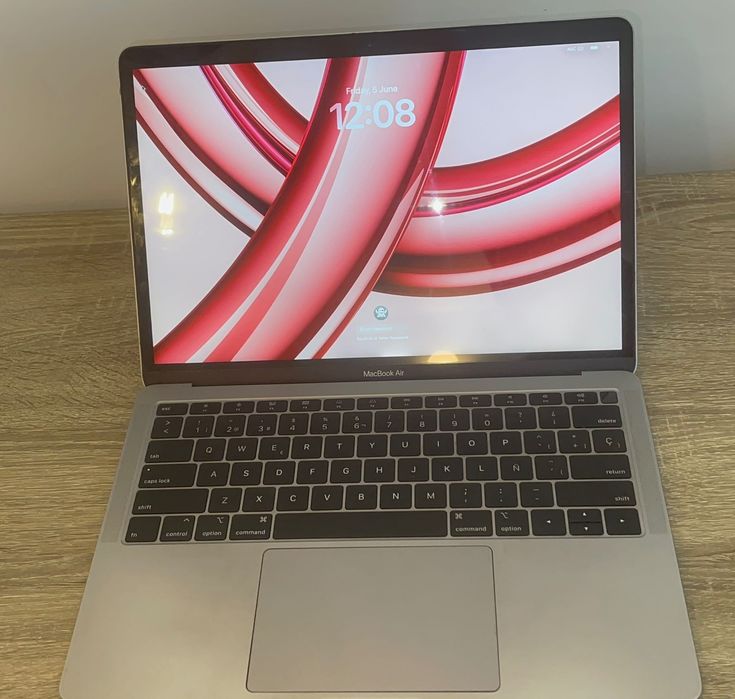 - MACBOOK AIR 13 2018-