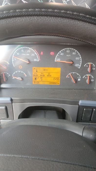 Se vinde ansamblu cap tractor si semiremorcă