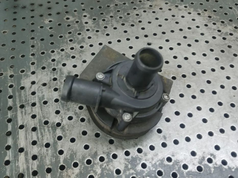 pompa auxiliara apa 1.2tsi  1.4 tdi  audi a1 seat ibiza 6j toledo skoda fabia 3 polo 6r   5q0965567