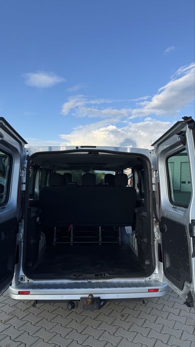 Inchiriez microbuz/minivan 8+1