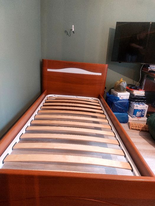 Продам кровать  1.5 б/у