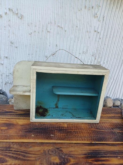 Стара Аптечка липсват стъклата