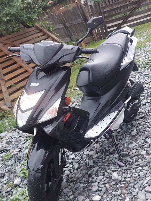 Vând scuter TGB motor de 49 se conduce fara permis