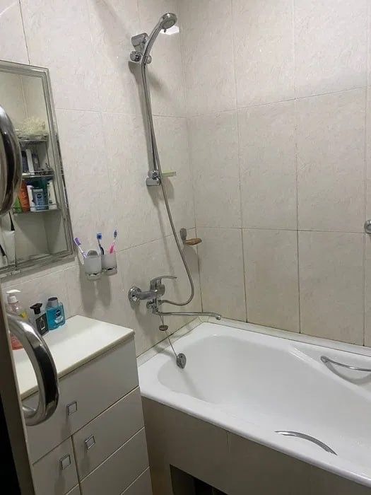 Срочно Продаётся Бобура 2в3/4/9 ремонт средний с мебелью техникой !