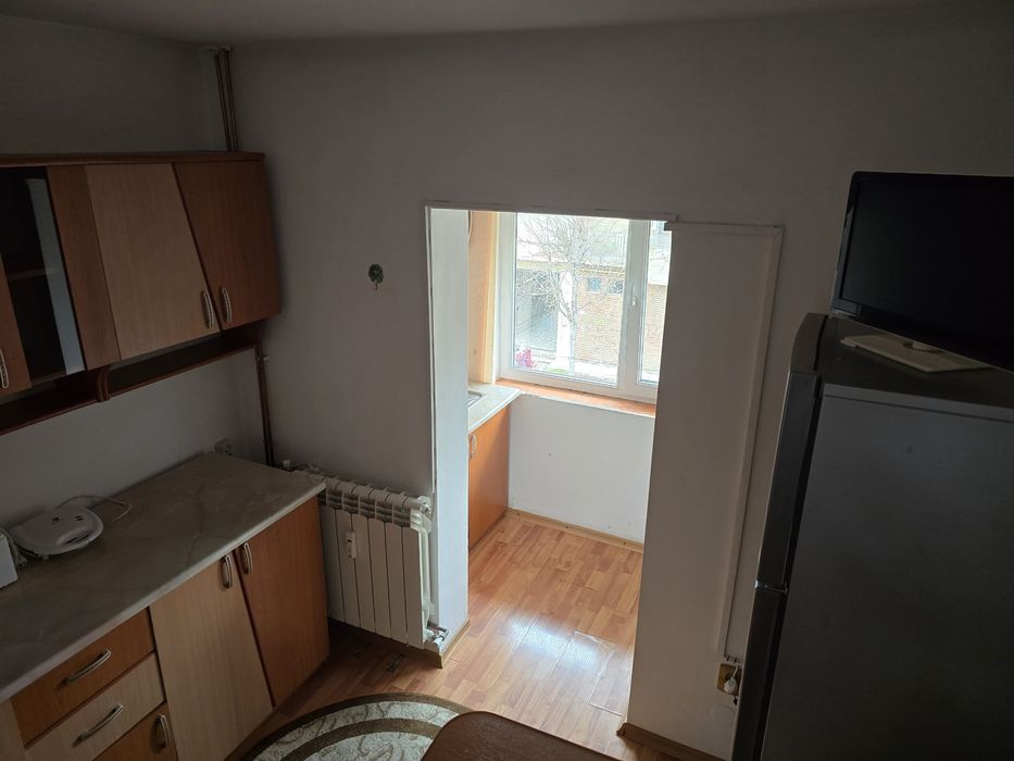 Vând apartament decomandat