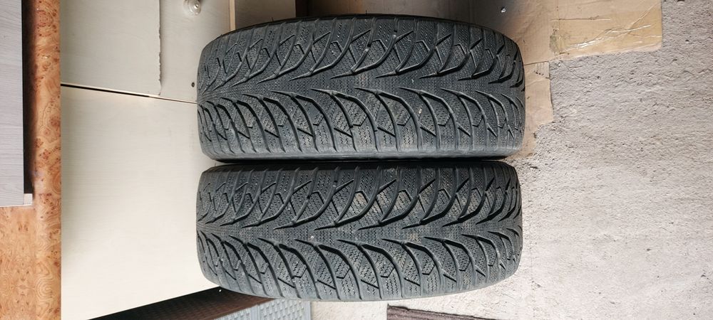 Зимние шины 215/55/R16