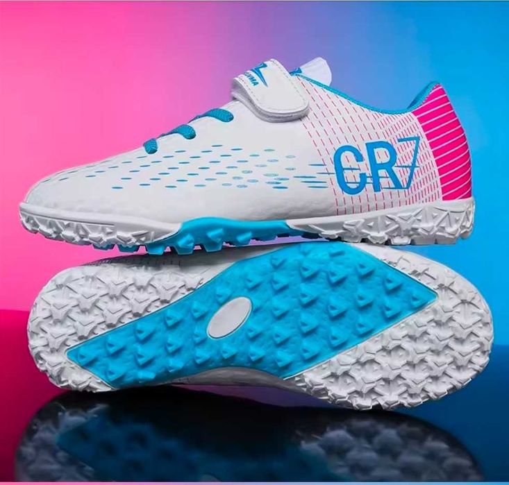 Футболни стоножки Кристиано Роналдо 2026г CR7 Бял цвят