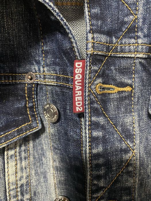 Vand jacheta dsquared2 din blugi ! Nepurtata