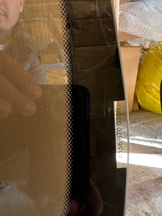 Челно стъкло оргинално на Мерцедес w156