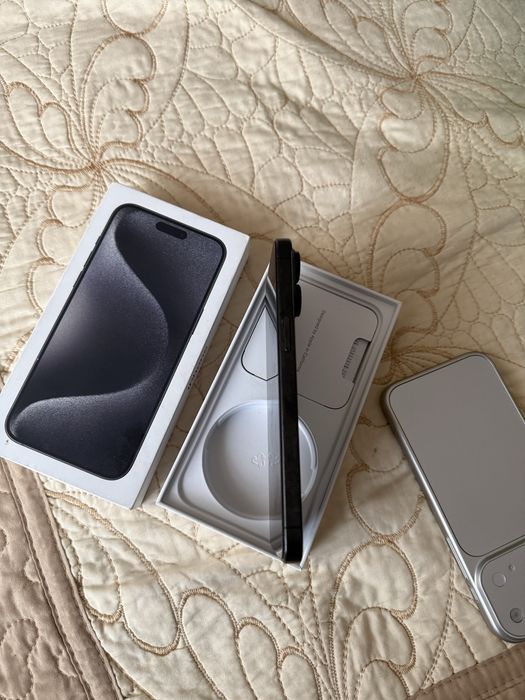 Vând iPhone 15 Pro Max varianta 25 6 de giga