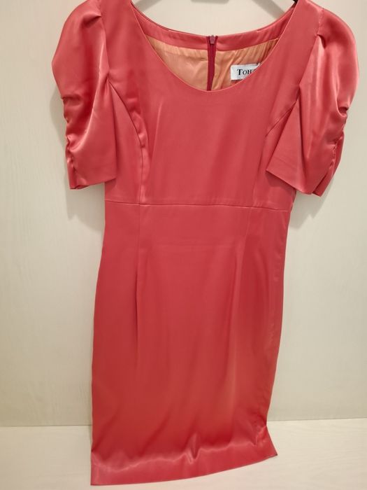 Продавам костюми и рокли