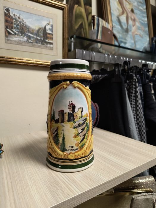 Старинни халби и чайник