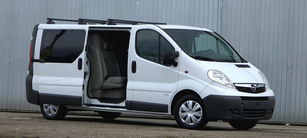 Opel Vivaro 6 locuri mixt si marfa lung 2013