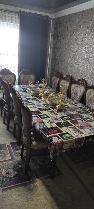 Продается стол со стульями в отличном состоянии